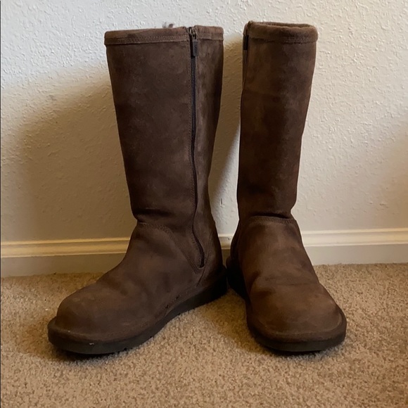Brown, tall UGG boots - Picture 1 of 7
